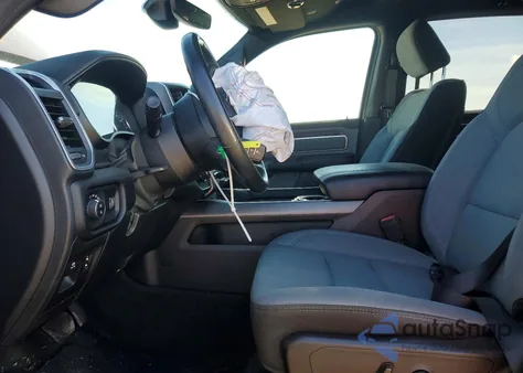 2021 Ram 1500 Big Horn z USA, uszkodzony, nr VIN 1C6RREFT2MN673643